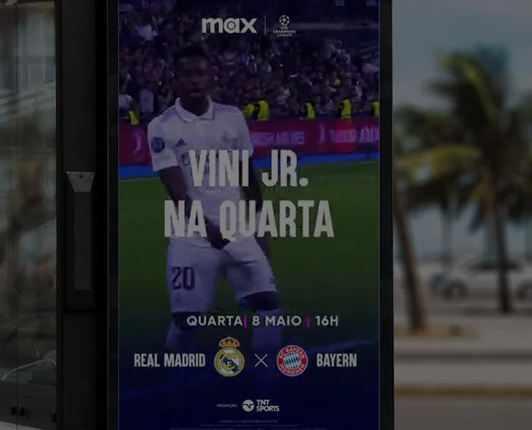 Champions League - Jogador de futebol(Vini Jr) comemorando gol em um poster